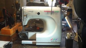 Качественная швейная машина из металла  Ягуар  333