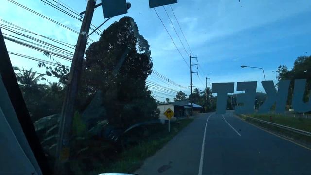 Comfortable bus ride on good roads in Thailand - Комфортная поездка на автобусе по Таиланду