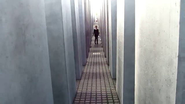 Memorial to the Murdered Jews of Europe/Поле стелл смотреть онлайн
