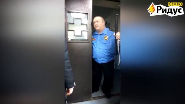 «Руки убрала, тварь, тут вам не мойка!» смотреть онлайн