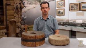 Ручная мельница. Жернова. Из коллекции этнографии.