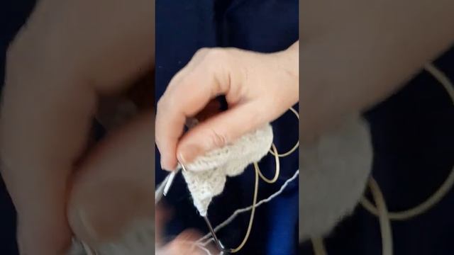 Урок 25. Рисунок спицами из одной лицевой простой и красивый для начинающих. смотреть онлайн