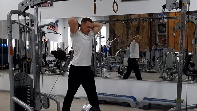 Разгибания из-за головы с канатом смотреть онлайн