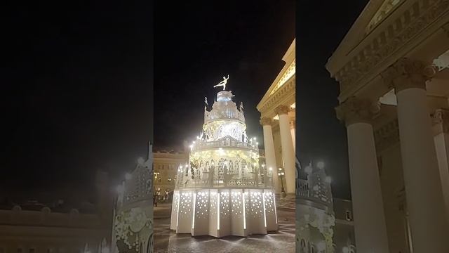 Интересная композиция у Большого театра! смотреть онлайн