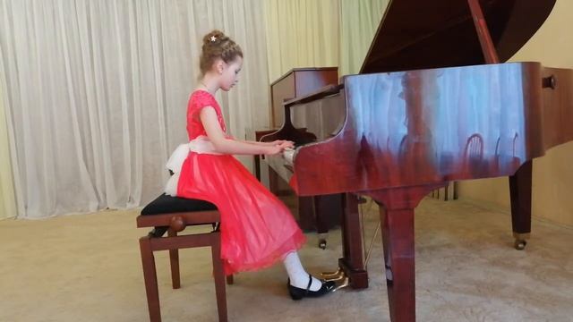 Яблокова Александра, 8 лет - В. Гаврилин "Одинокая гармонь" (Кадниковская ДШИ им. В.А. Гаврилина) смотреть онлайн