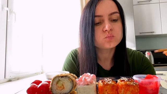 Мукбанг. Роллы/суши/mukbang. На домашнем🙃 смотреть онлайн