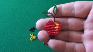 Яблоко из бисера способом параллельного плетения