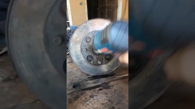 Bosch 18v 400 Finally i cv axle out with this tool смотреть онлайн