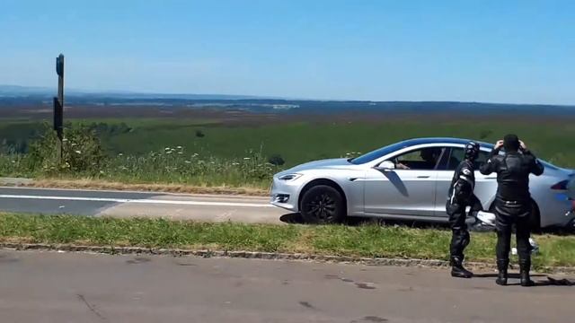 Tesla p100d ecceleration смотреть онлайн