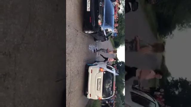 Mazda 6 2л vs YRV 1.3 смотреть онлайн