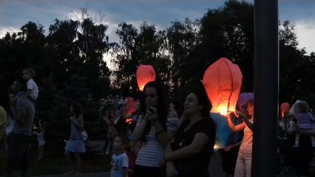 Запуск небесных фонариков 5.07.13 смотреть онлайн