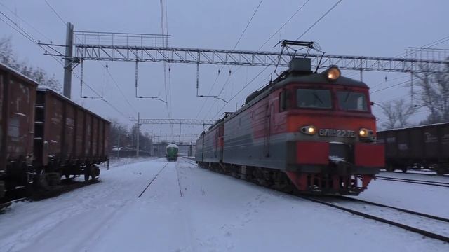 Электровоз ВЛ11М-306/227Б следует резервом по станции Яхрома