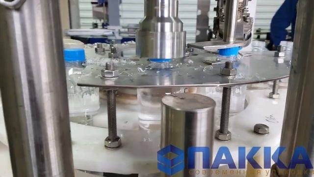 Линия розлива питьевой воды в тару 0,5 и 1,5 литра до 3000 бутылок в час. смотреть онлайн