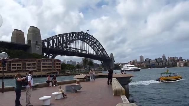 Sydney Opera House Area - Looking About