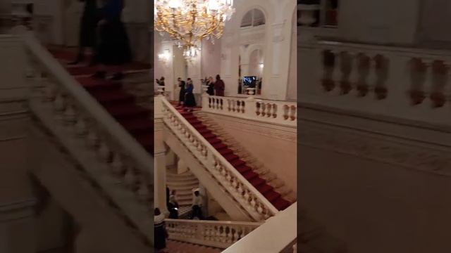 Антракт в Большом театре. Не была там 20 лет и обалдела от красоты😍 смотреть онлайн
