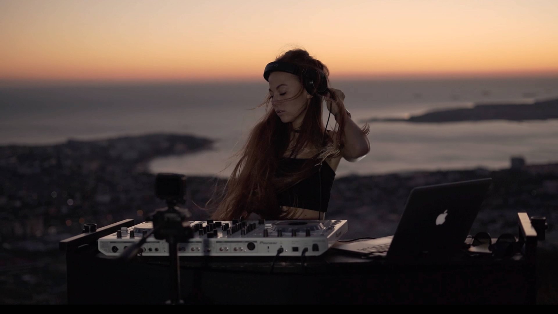 Диджей сет с панорамным видом. Диджей (Promo) DJ set смотреть онлайн