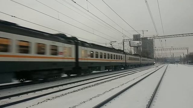 ЭП2Д-0004 ЦППК Перекраска Наше Подмосковье На перегоне Матвеевское-Очаково смотреть онлайн
