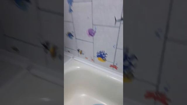 Рыбки в ванной! смотреть онлайн
