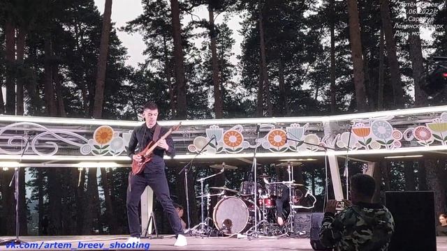 Кавер-группа "Манхэттен" - Соло на гитаре. (День молодёжи в Сарапуле 2022г.) смотреть онлайн
