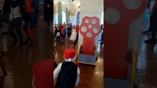 Первый школьный утренник. Новомосковск Школа 18 смотреть онлайн