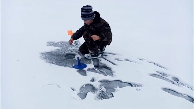 Первый лёд. Щука на жерлицы смотреть онлайн