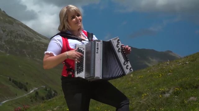 Alexandra Schmied   A Schmatzerl Vom Schatzerl Offizielles Musikvideo