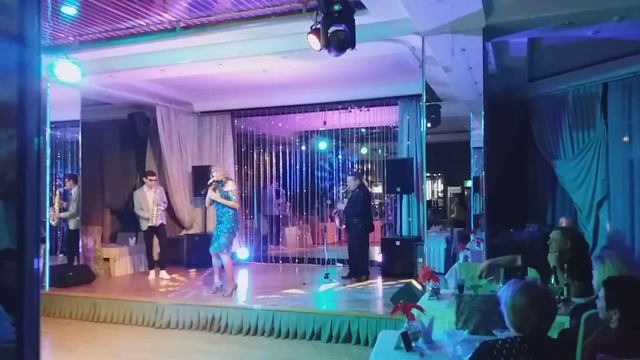 Классная вечеринка под Шиз гарэ.