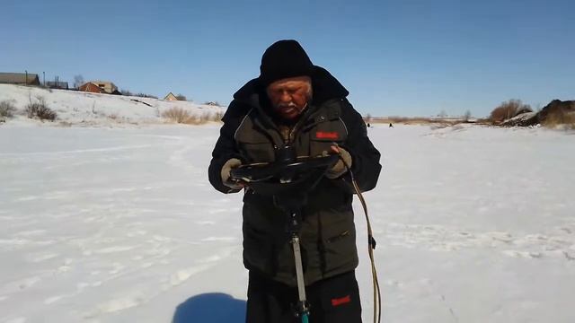 Тестирование ЭлектроЛедоБура по мокрому льду смотреть онлайн