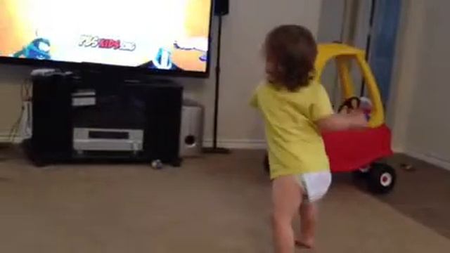 Lennon dancing and spinning смотреть онлайн