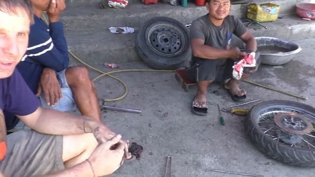 двое, колесо и шиномонтаж | Two Wheel And Tire Fitting