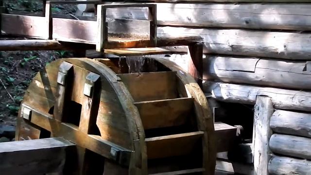 Львов. Шевченковский гай. Музей народной архитектуры. Водяная мельница с Лыбохора . смотреть онлайн