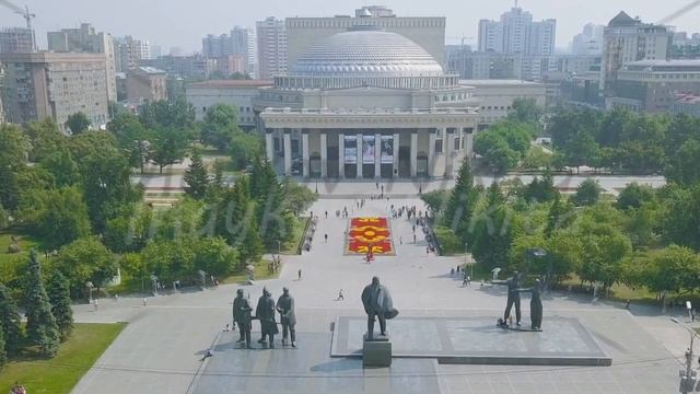 Dolly Zoom. Novosibirsk State Academic Theater Of Opera And Ballet. Russia, Aerial View