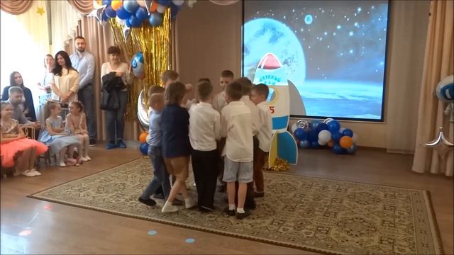 "Вызываем мы ракету"-авторы Л.Кириллова, С.Каптюхов/"Мы маленькие звезды"-авторы А.Пряжников,A.Dyggs смотреть онлайн