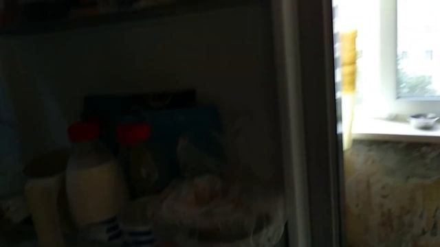 Утро мамы с малышами. Одна еда на уме. Много бургеров. Вопли под столом.