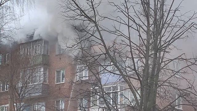 Пожар! Горит квартира на 5-ом этаже смотреть онлайн