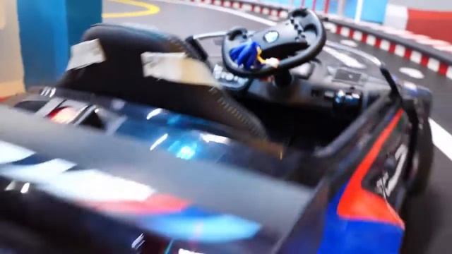 К нам приехали @Gamesforkidsru. Соник и Доктор Эггман устроили гонку в Автогородке в @ТРЦРивьера-н2