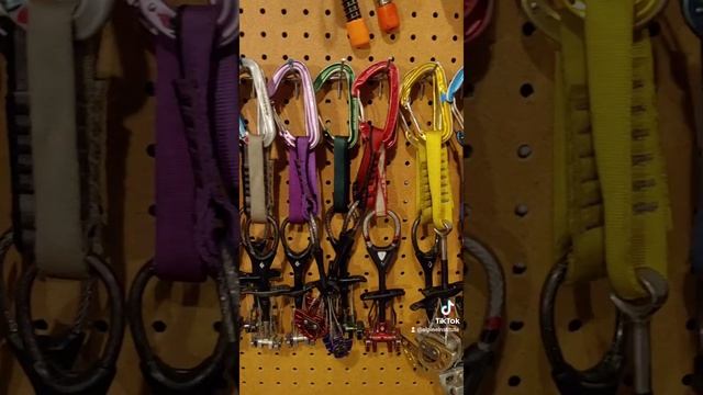 Carabiner Color смотреть онлайн