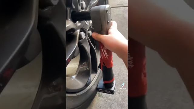 Testing Out M18 High Torque, M12 Stubby and M12 Right Angle Impact! смотреть онлайн