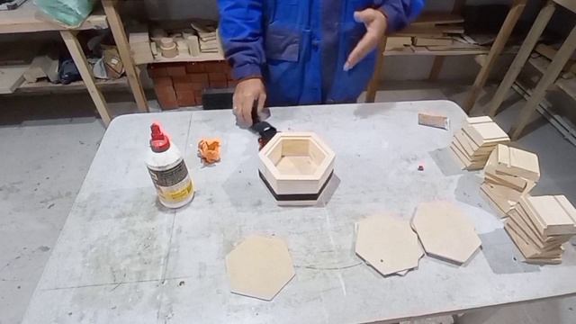 Люстра в виде пчелиных сот из дерева, своими руками. смотреть онлайн