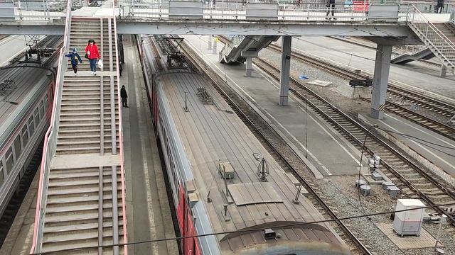 Электропоезд ЭД4М-0338 прибывает на станцию Новосибирск-Главный смотреть онлайн