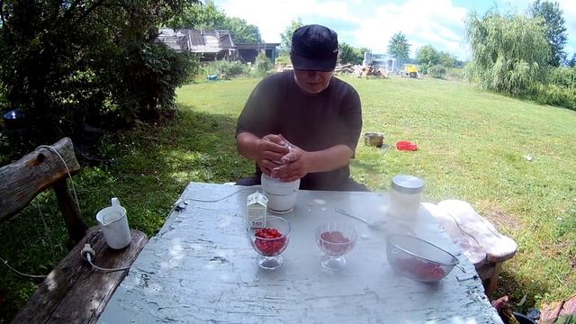 MUKBANG raspberries Мукбанг МАЛИНА и сливки смотреть онлайн