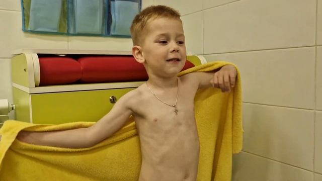 Костя с родителями поехал в небольшое путешествие, в Москву. Не пропустили занятия по плаванию. смотреть онлайн