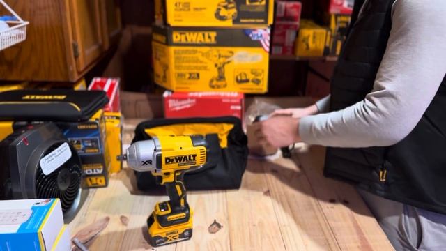 DeWALT DCF900 Vs DCF897