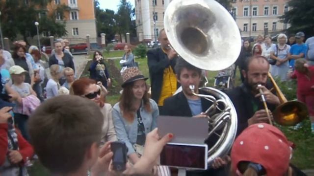 Шеваль де труа ( Франц.) XXI Фестиваль уличных театров в Архангельске 2015 г. смотреть онлайн