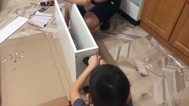 Маленький помощник. Собирали новую кухню. Зимние каникулы 2021 год