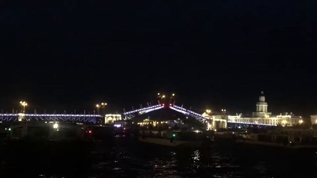 Развод Дворцового моста на Неве в Петербурге 2019 смотреть онлайн