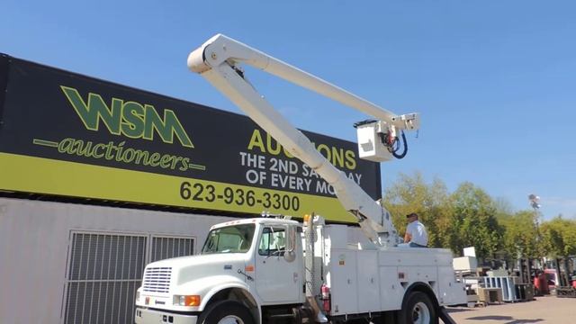 2000 International 4900 50' Bucket Truck W/Honda 3500 Generator
