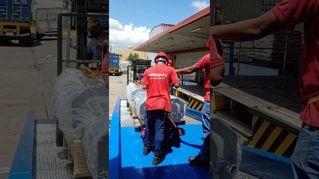 NICHIYU Philippines unloading Brand new 1 unit FBRF. ( unloading of Mast ) смотреть онлайн