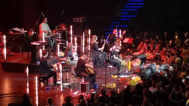 Сурганова и Оркестр - Больно смотреть онлайн