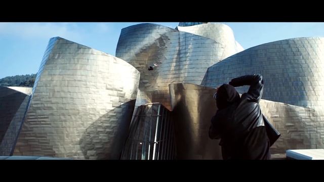 Music / Urban photography: Capturing a freerunner defying gravity | Museum Guggenheim Bilbao Google смотреть онлайн